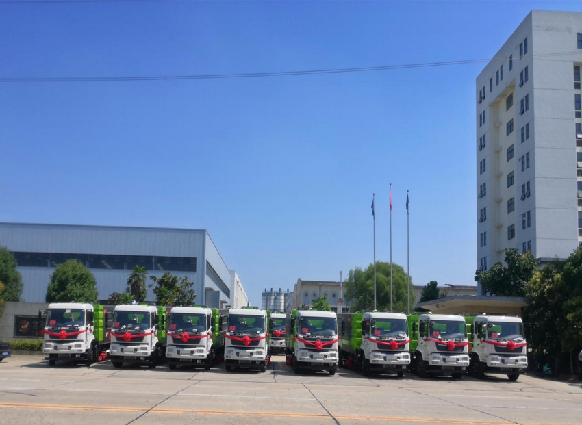 信陽(yáng)市淮濱縣環(huán)境保護(hù)局鄉(xiāng)鎮(zhèn)洗掃車采購(gòu)項(xiàng)目發(fā)車