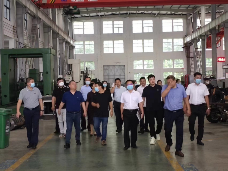 信陽(yáng)市委常委、副市長(zhǎng)李俊協(xié)同中國(guó)國(guó)際經(jīng)濟(jì)技術(shù)合作促進(jìn)會(huì)考察團(tuán)來(lái)廠考察指導(dǎo)
