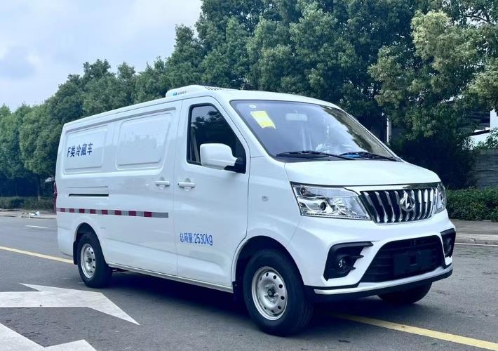 長(zhǎng)安睿行2.5噸冷藏車